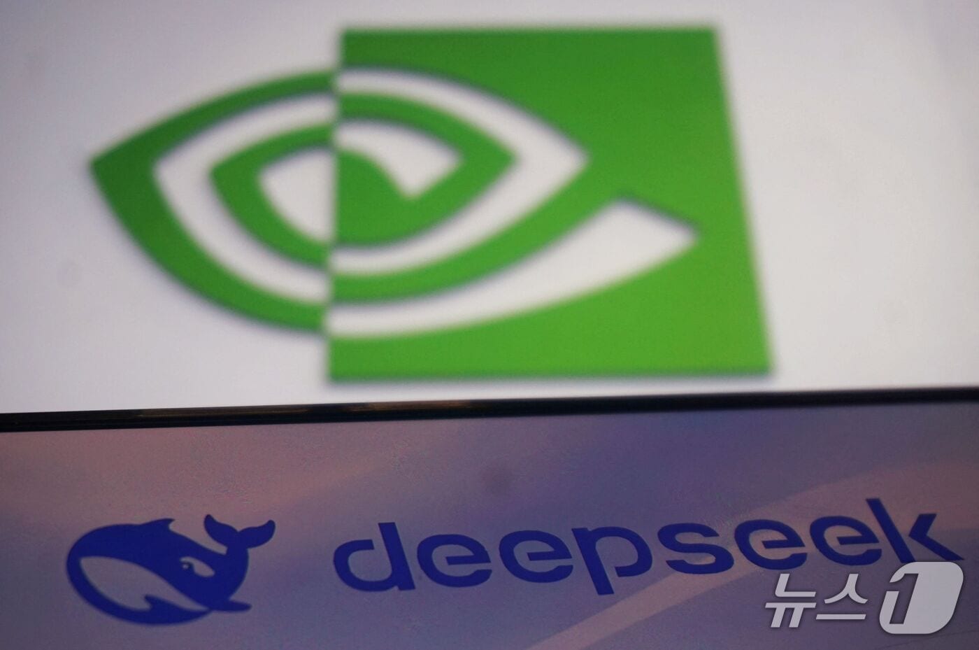 美中 AI 디커플링에도 자금은 역주행...상대국 기술주에 베팅 - 뉴스 썸네일 이미지