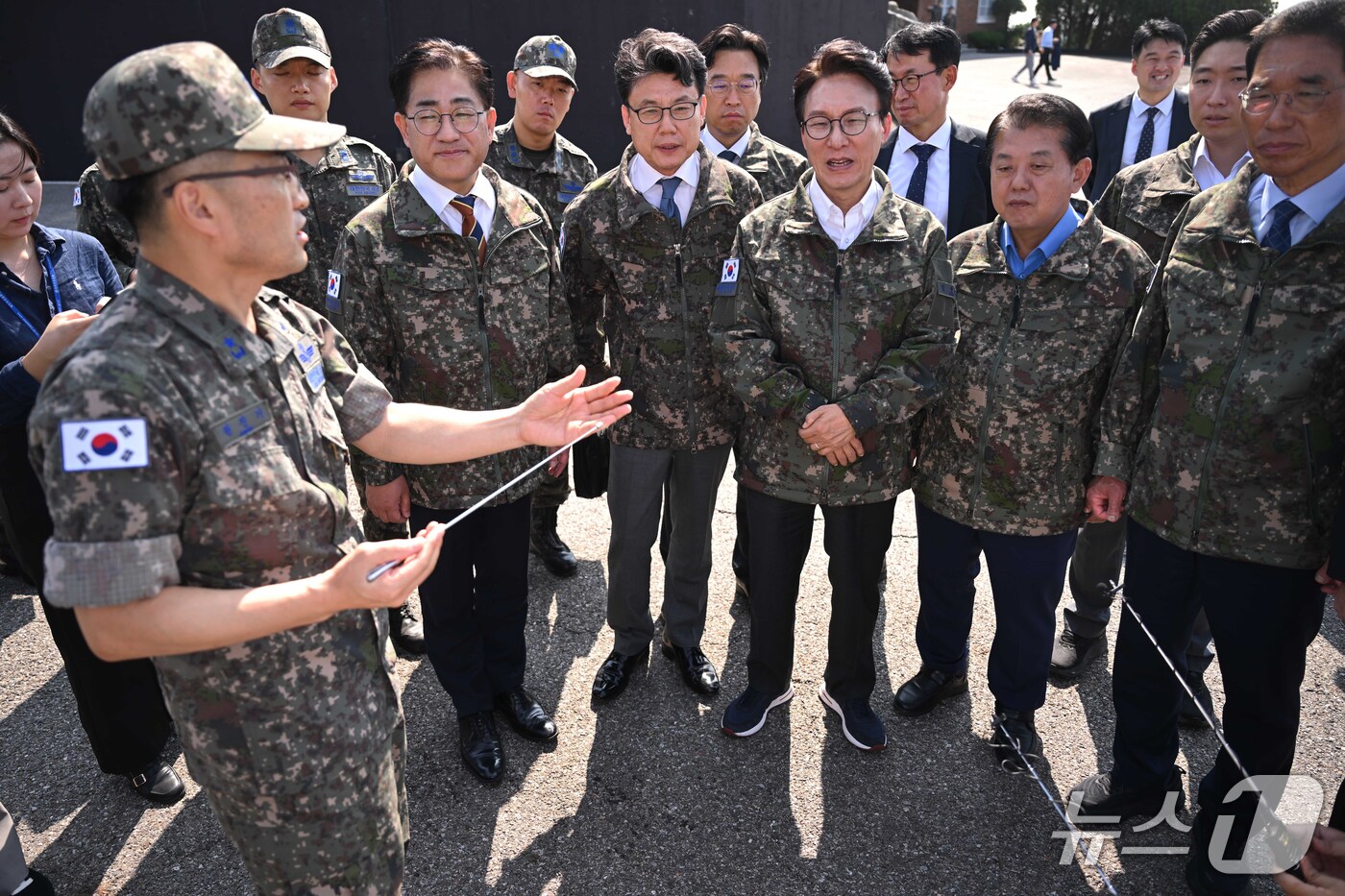 김민석 대표, DMZ 지뢰 추정 폭발 현장 점검