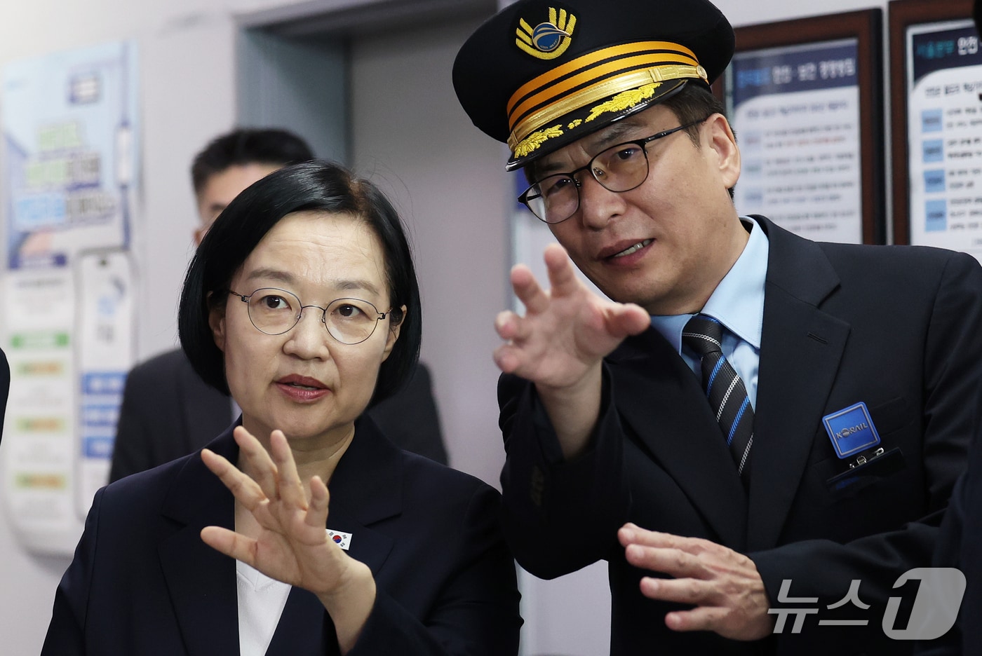 한성숙 국무총리, 추석 연휴 첫날 서울역 방문해 철도 안전 점검