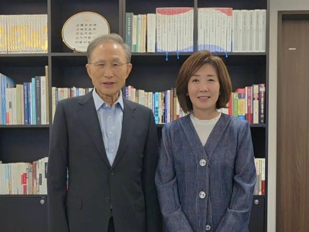 People Power Party Rep. Na Kyung-won visits former President Lee Myung-bak ahead of Chuseok
