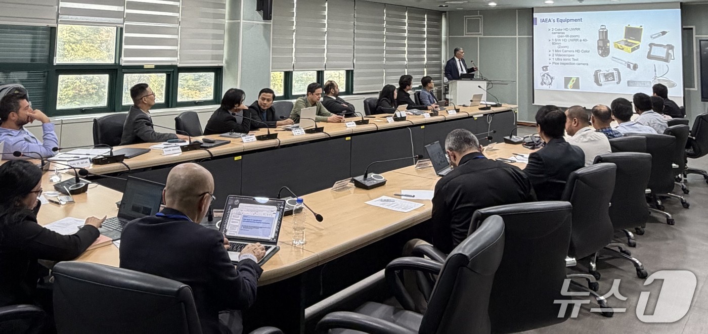 IAEA 연구로 노화 관리 훈련과정 참가자들이 한국원자력연구원 국제원자력연수관(INTEC)에서 교육을 듣고 있다.(원자력연 제공) /뉴스1