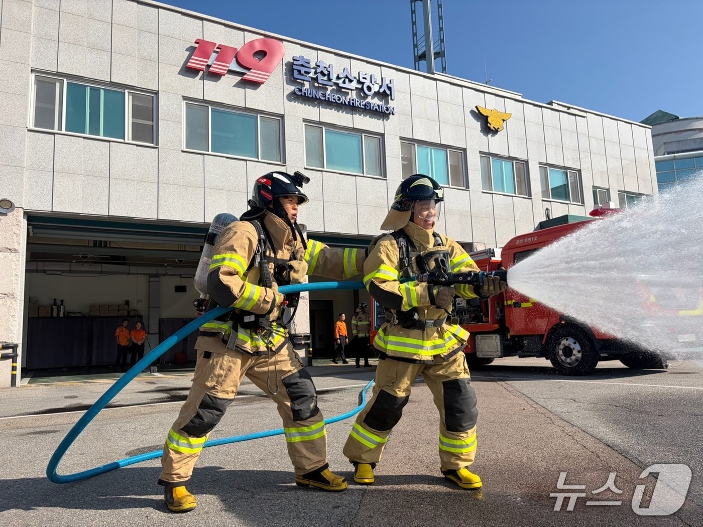 소방 현장 업무 체험에 나선 박기영 강원도의원.(춘천소방서 제공. 재판매 및 DB 금지)