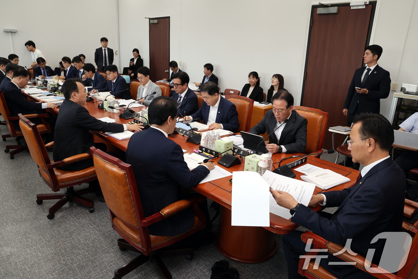 중기부 창업허브 844억 임대 논란...예결소위서 집중 추궁 - 뉴스 썸네일 이미지