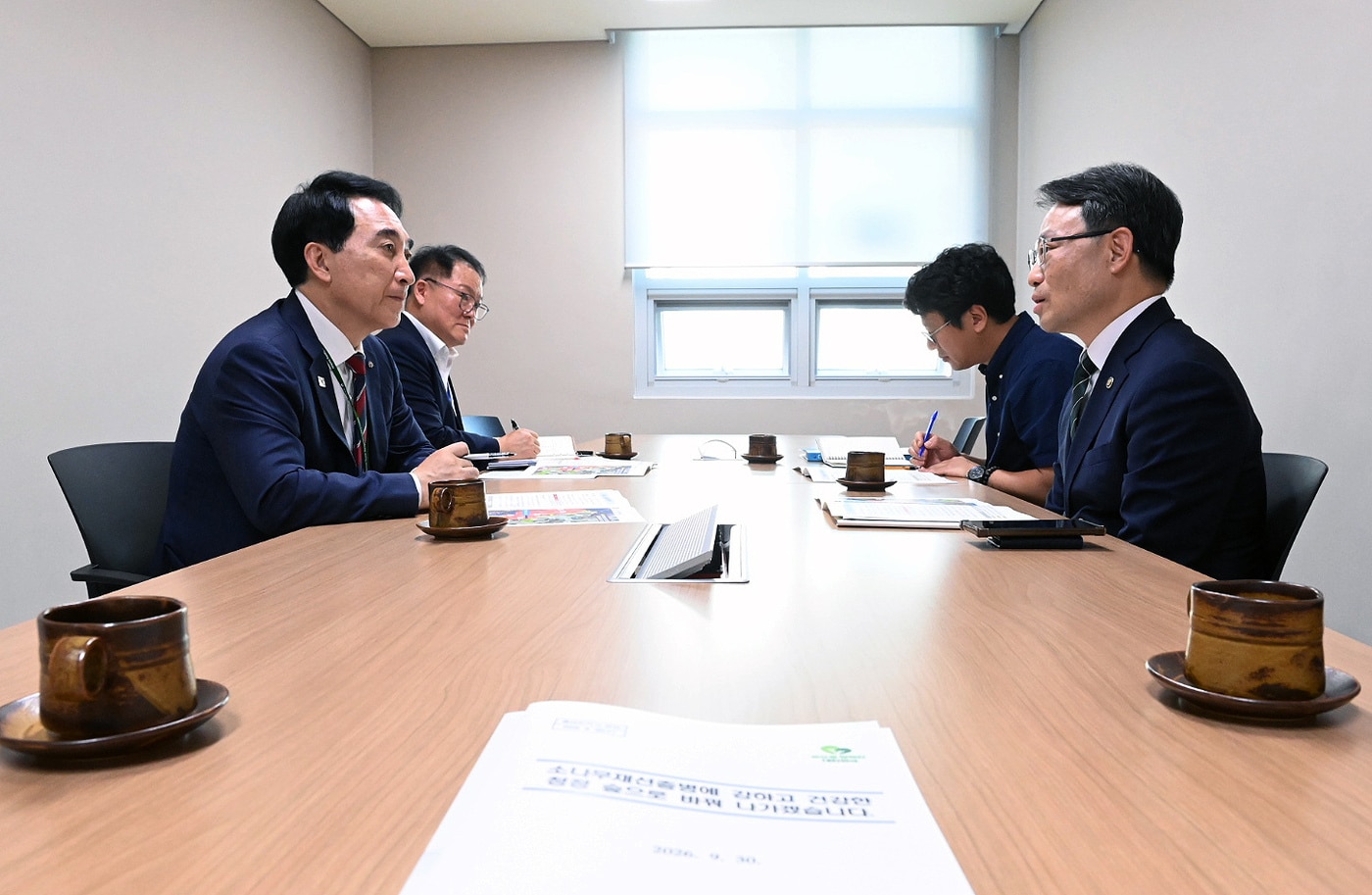 박수현 지사(왼쪽)와 박은식 산림청장 (충남도 제공. 재판매 및 DB 금지)/뉴스1