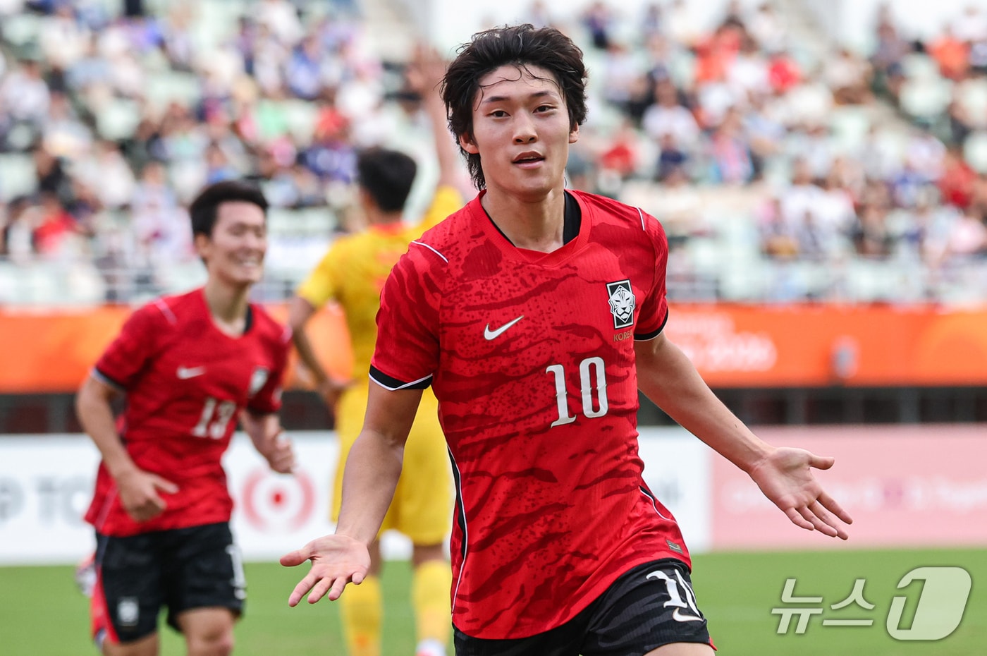 30일 오후 일본 오사카 나가이스타디움에서 열린 2026 아이치·나고야 아시안게임 남자축구 준결승 대한민국과 중국의 경기, 대한민국 배준호가 역전골을 넣고 기뻐하고 있다. 2026.9.30 ⓒ 뉴스1 김도우 기자