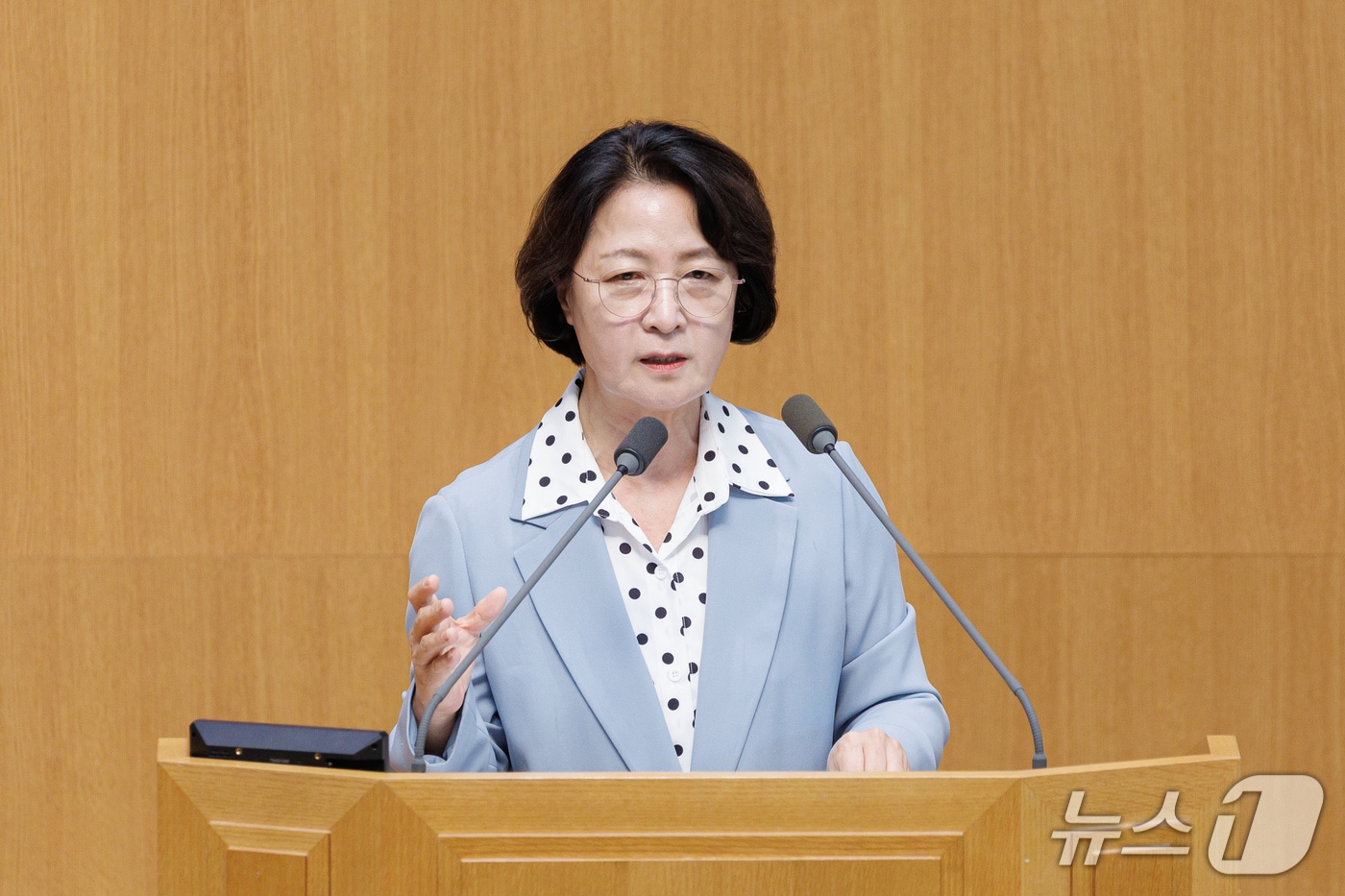 지난 3일 경기도의회 본회의장에서 열린 제393회 임시회 제3차 본회의에서 추미애 경기도지사가 일괄답변을 하고 있다.(경기도 제공. 재판매 및 DB금지)