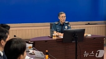 유승렬 인천경찰청장이 4일 인천 서부경찰서를 찾아 현장 경찰관의 노고를 격려하고 있다.(인천경찰청 제공/뉴스1)