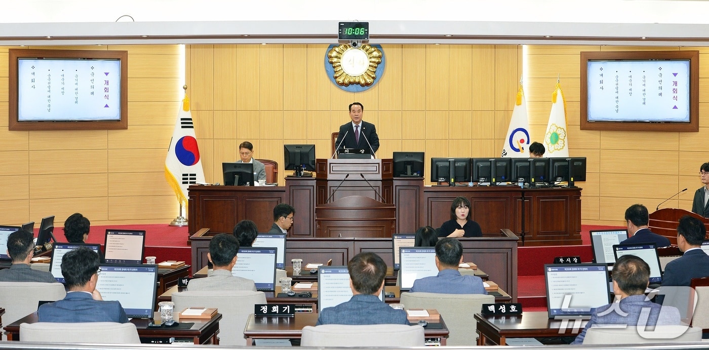 광양시의회(의장 이기연)가 오는 21일까지 18일간 제350회 임시회를 열고 2026년도 제3회 추가경정예산안과 조례안 등 25개 안건을 심의·의결한다(광양시의회 제공)