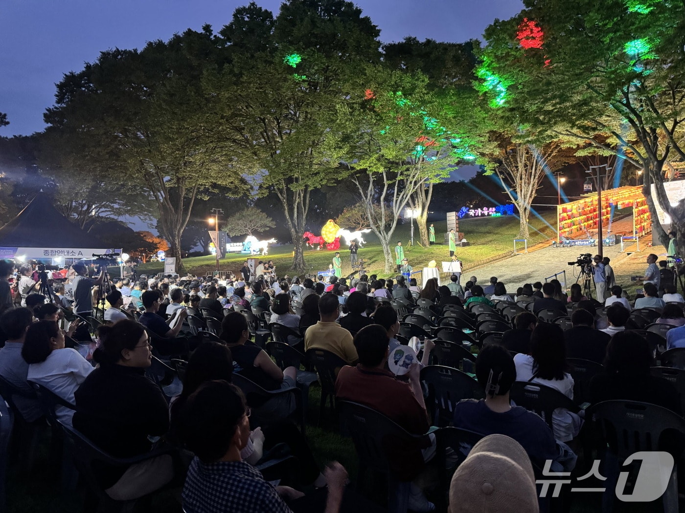 '2026 진주 국가유산 야행' 개막식이 3일 진주성 일원에서 열리고 있다(진주시 제공. 재판매 및 DB 금지)