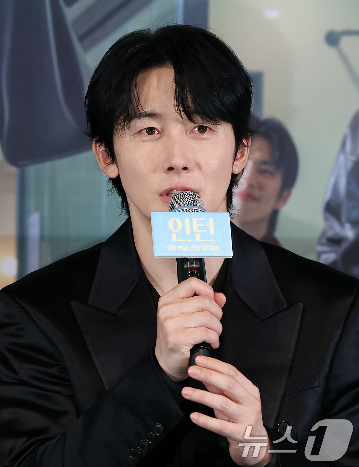 배우 김준한이 4일 오후 서울 용산구 CGV 용산아이파크몰에서 영화 ‘인턴' 언론시사회에 참석해 인사말을 하고 있다. '인턴'은 '인턴'은 론칭 3년 만에 패션계의 다크호스로 급부상한 선우(한소희 분)의 회사에 경력 37년 차 실버 인턴 기호(최민식 분)가 입사하면서 시작되는 일을 그린 작품이다. 2026.9.4 ⓒ 뉴스1 김진환 기자