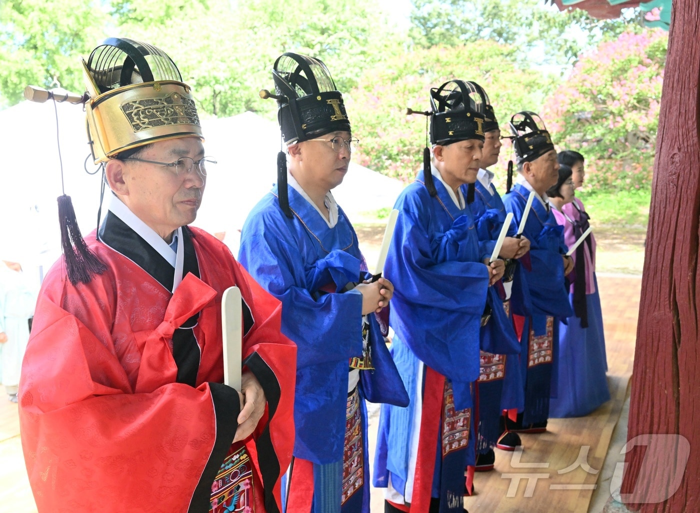 대구 군위군은 4일 군위향교 대성전에서 민선 9기 출범을 성현들에게 알리고 군정의 순조로운 출발과 군민 안녕을 기원하는 고유례를 봉행했다./뉴스1