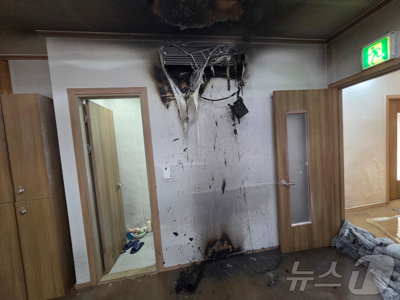 6일 오후 전남광주 북구 용두동 한 한방병원에서 난 화재.(전남광주소방본부 제공. 재배포 및 DB 금지)