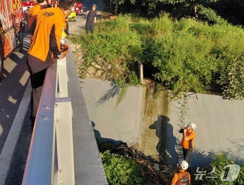 6일 오후 5시 31분쯤 횡성군 서원면 석화리 한 교량 인근에서 오토바이가 추락하는 사고가 발생했다. (강원특별자치도소방본부 제공. 재판매 및 DB금지) 2026.9.7/뉴스1