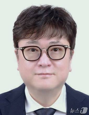 빗썸홀딩스 수장 교체...'이정훈 측근' 김기범 대표 선임 - 뉴스 썸네일 이미지
