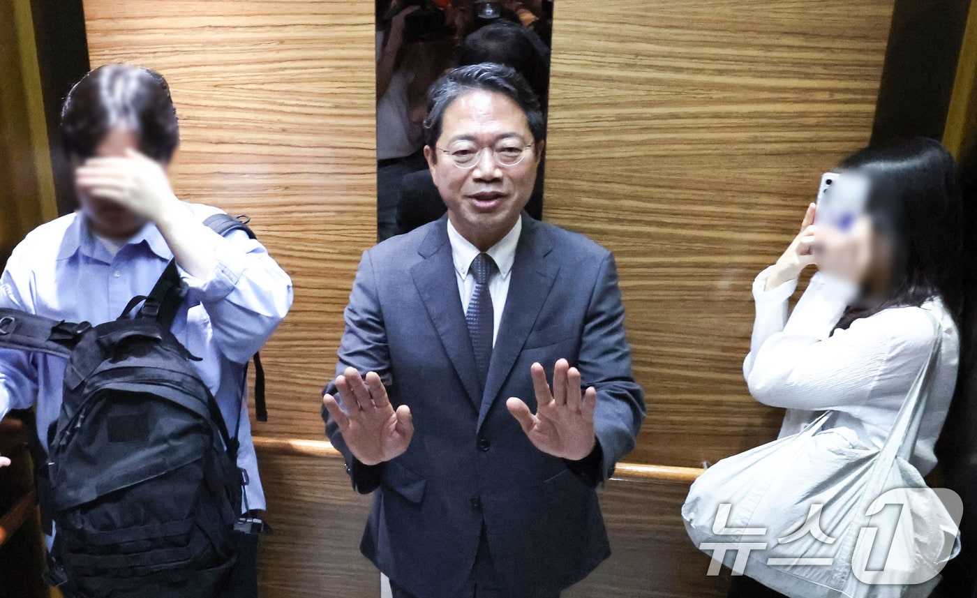 김승원 법무부 장관 후보자가 9일 오전 서울 종로구 적선현대빌딩에 마련된 인사청문회 준비 사무실로 출근하고 있다. 2026.9.9 ⓒ 뉴스1 이종수 기자