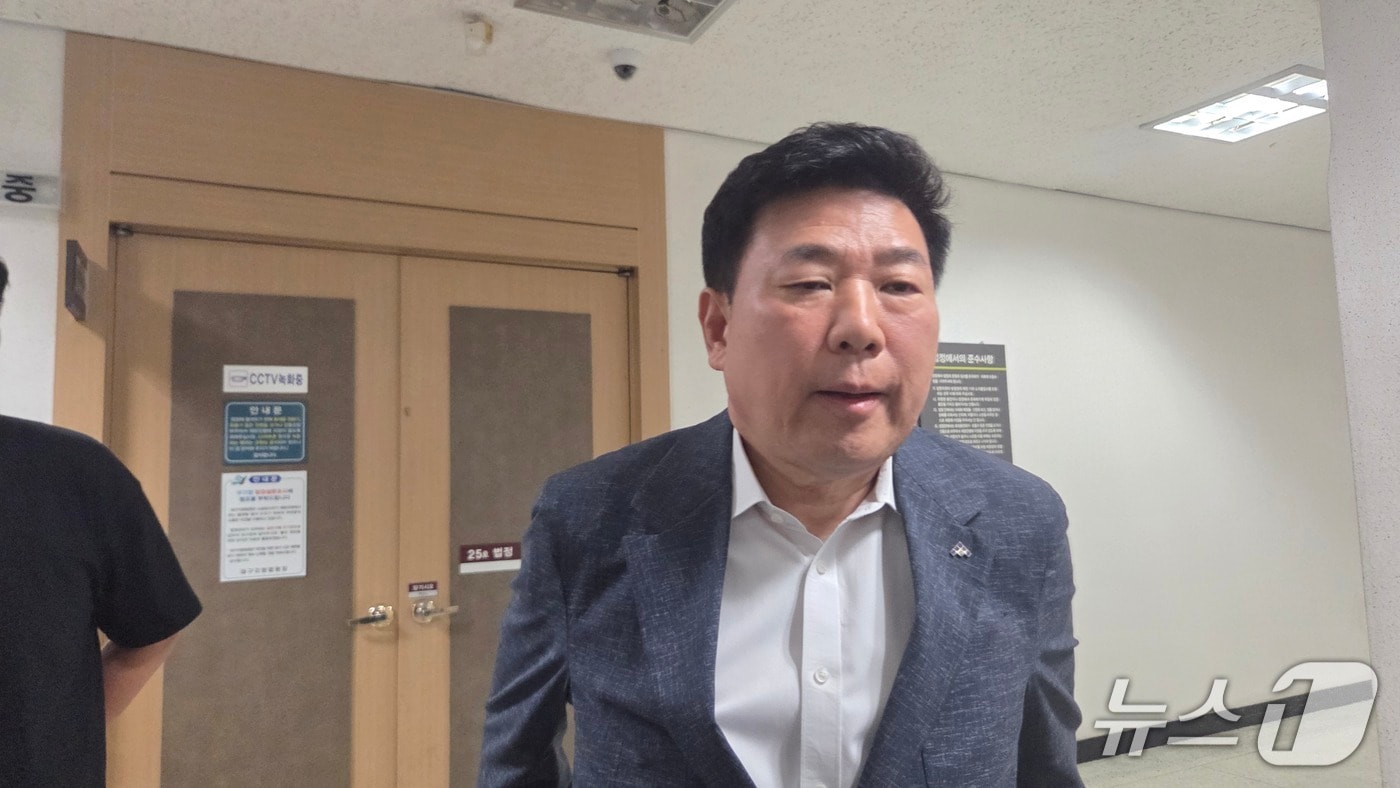노기원 태왕이앤씨 회장이 9일 대구회생법원에서 심문을 마친 뒤 법원을 나서며 취재진의 질문에 답하고 있다. 2026.9.9 ⓒ 뉴스1 이성덕 기자
