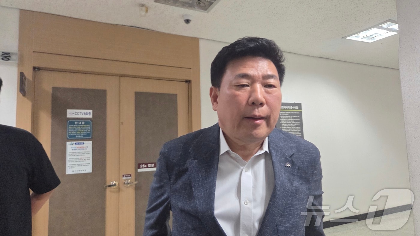 노기원 태왕이앤씨 회장이지난  9일 대구회생법원에서 심문을 마친 뒤 법원을 나서며 취재진의 질문에 답하고 있다. 2026.9.9 ⓒ 뉴스1 이성덕 기자