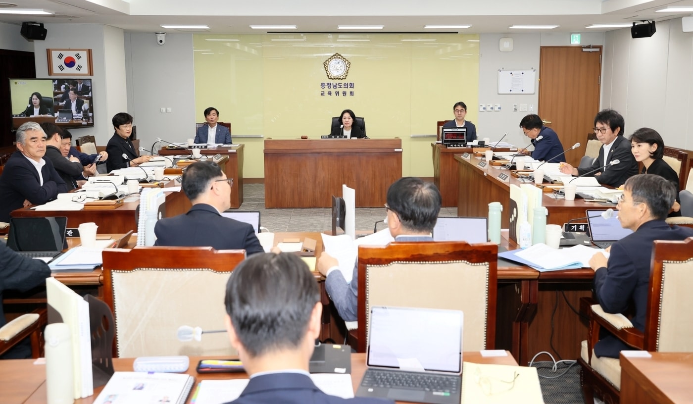 충남도의회 교육위원회 심사 모습.(도의회 제공. 재판매 및 DB금지)/뉴스1